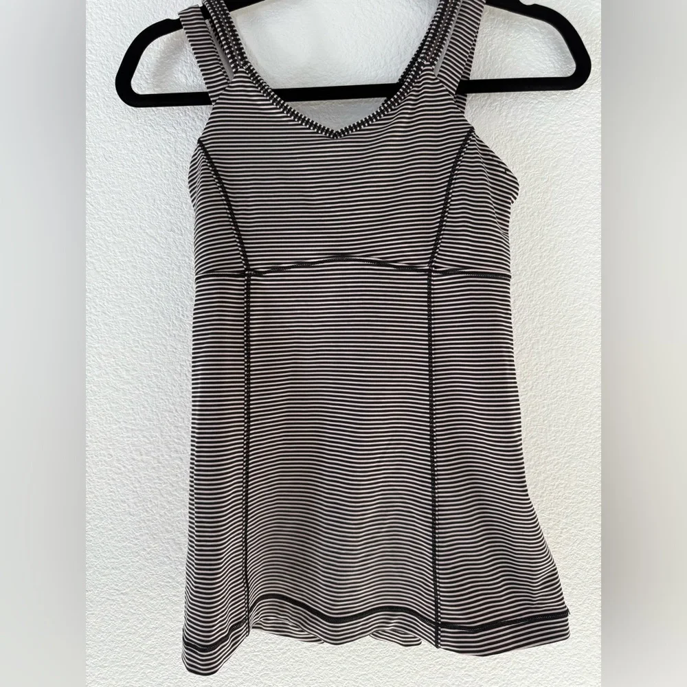 Lululemon double strap tank with built in bra - Picture 6 of 7